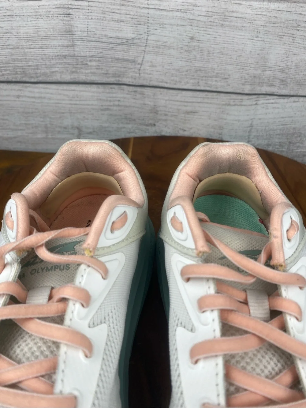 Altra VIA Olympus 2 White Blue Pink Road Running Shoes Women’s Sneaker Size 9